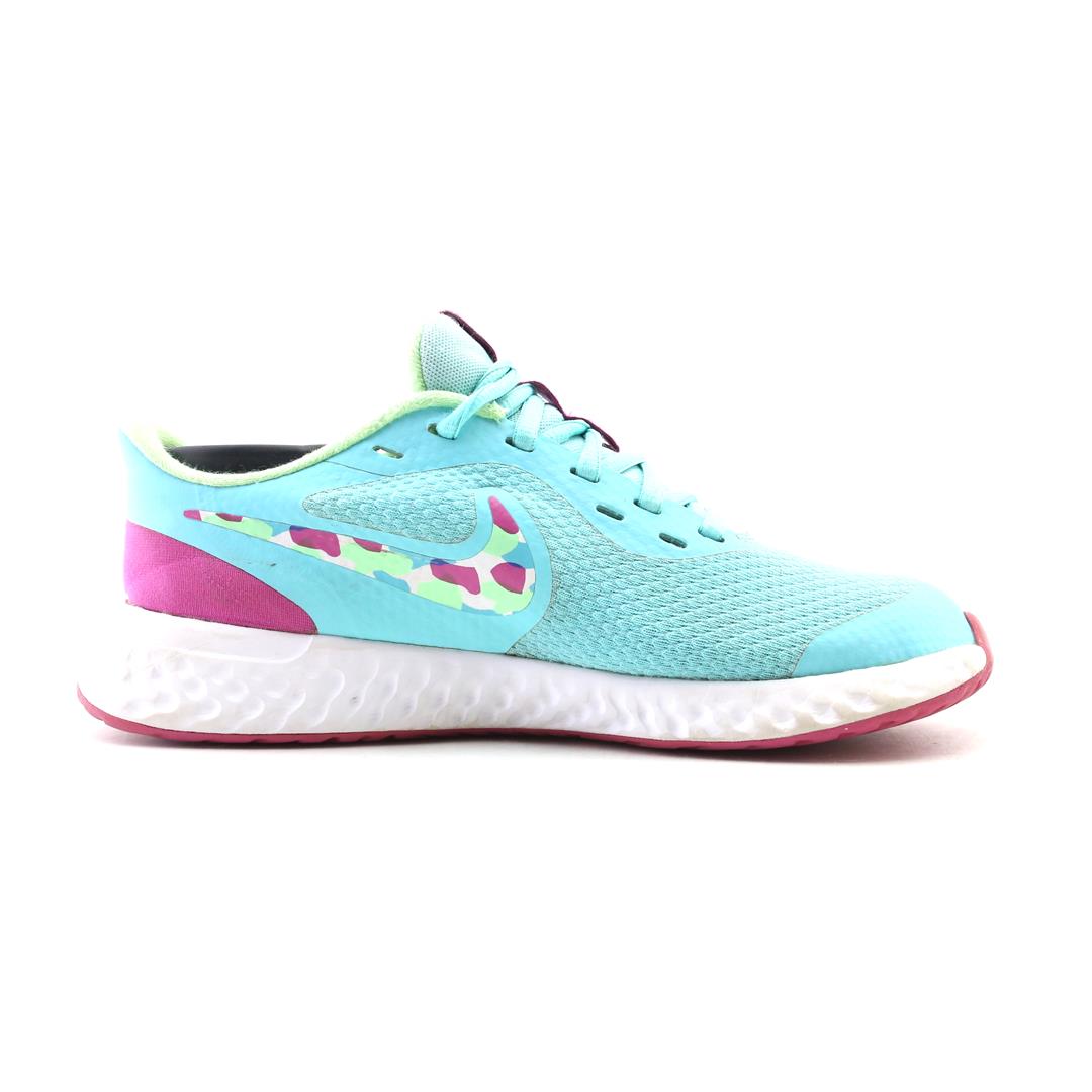 NIKE  REVOLUTION 5
