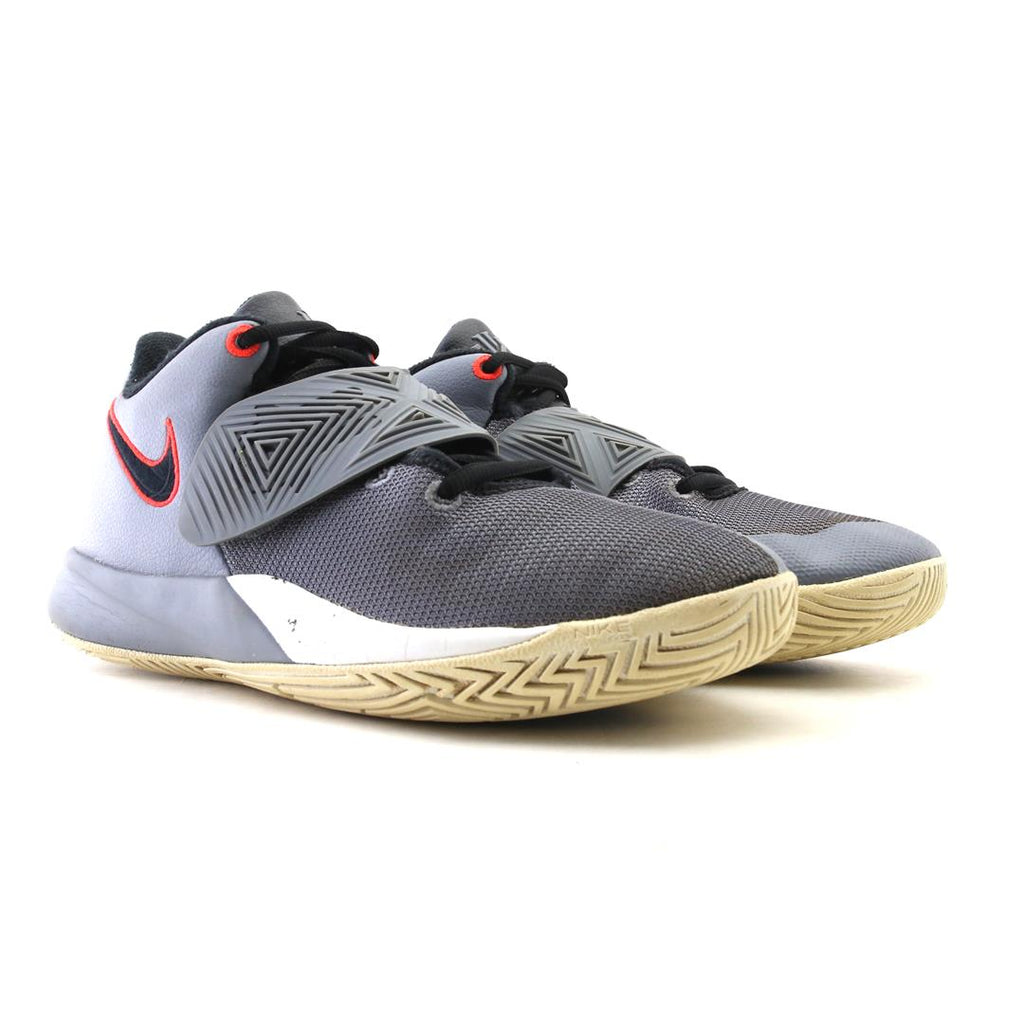NIKE  KYRIE FLYTRAP 3