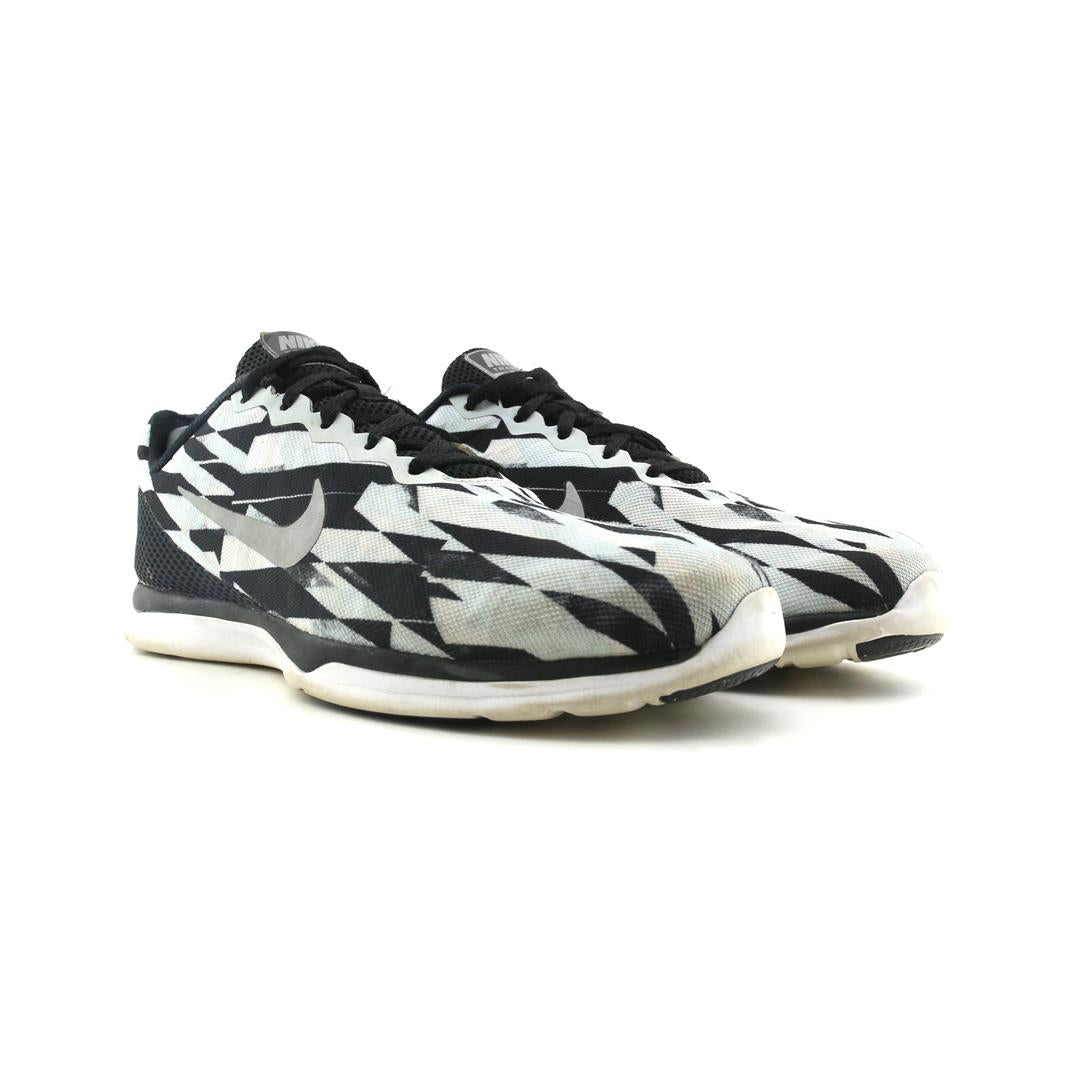 NIKE  IN SEASON TR 6