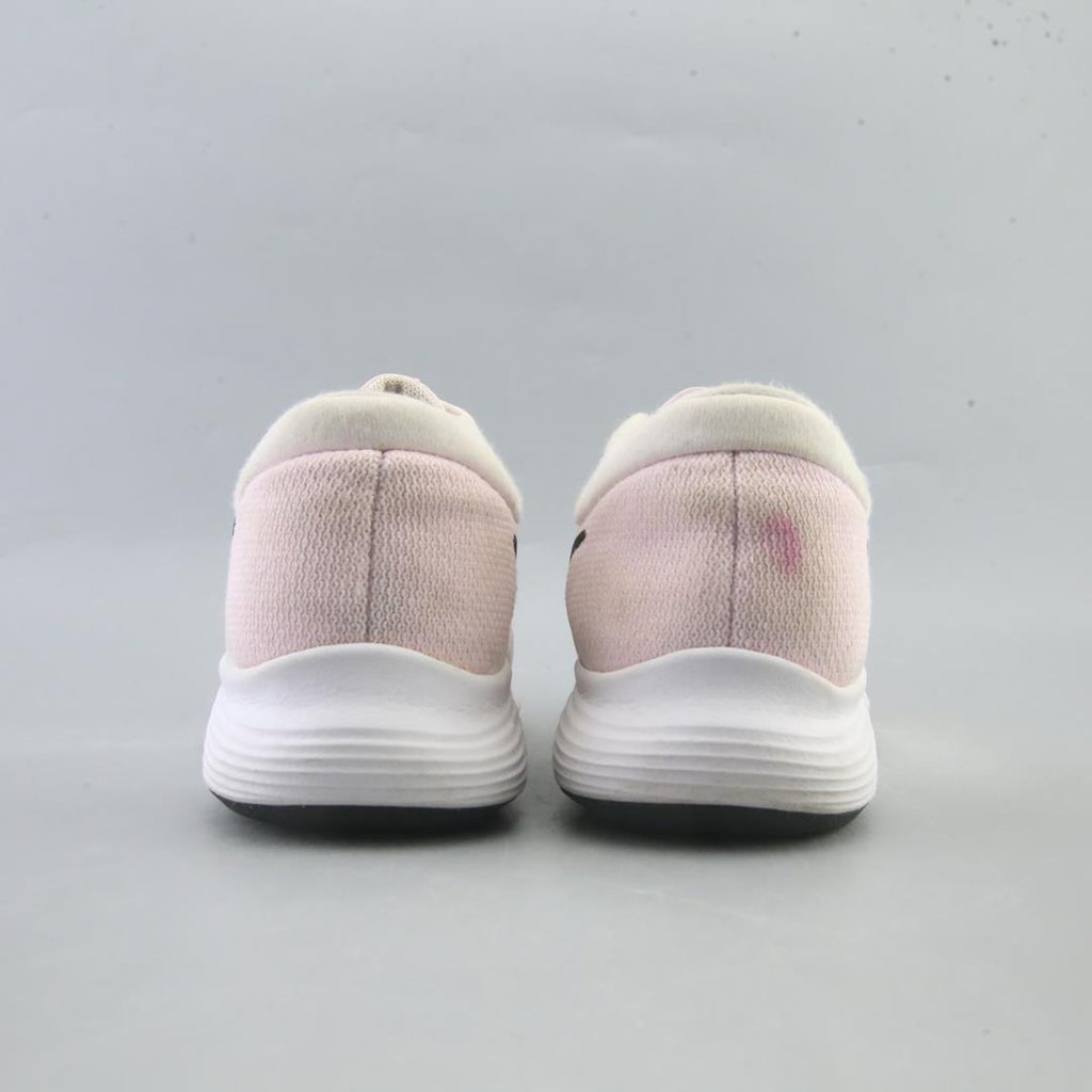 NIKE REVOLUTION 4
