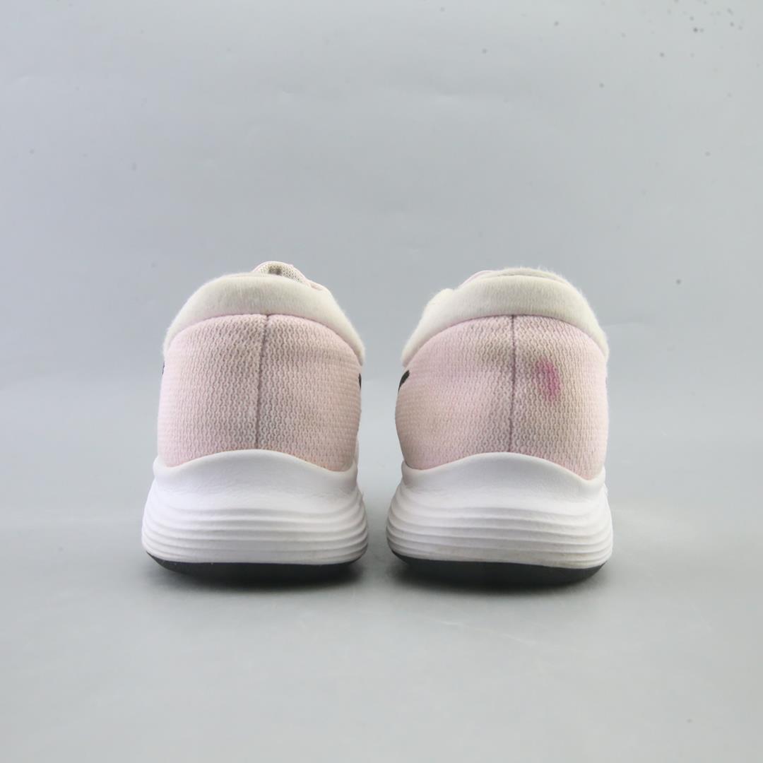 NIKE REVOLUTION 4