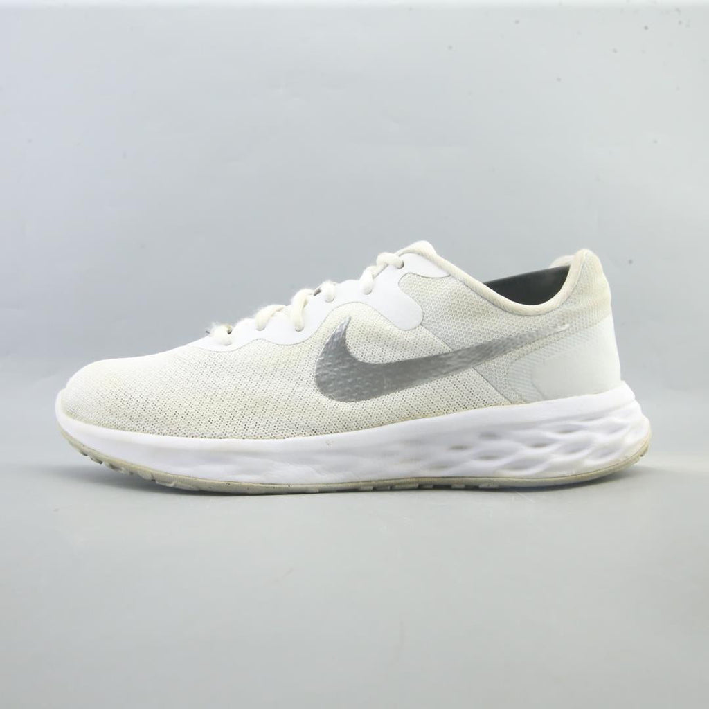 NIKE REVOLUTION 6