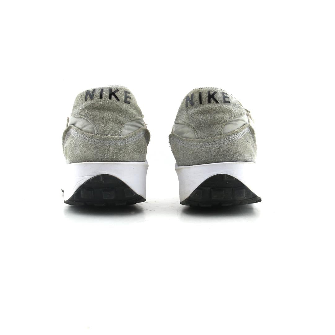 NIKE WAFFLE DEBUT