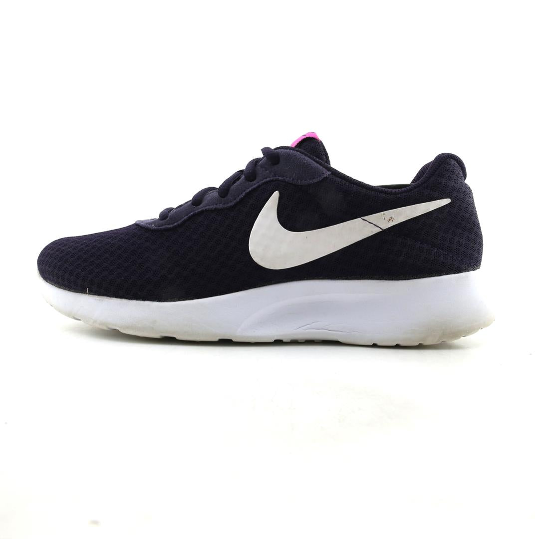 NIKE TANJUN