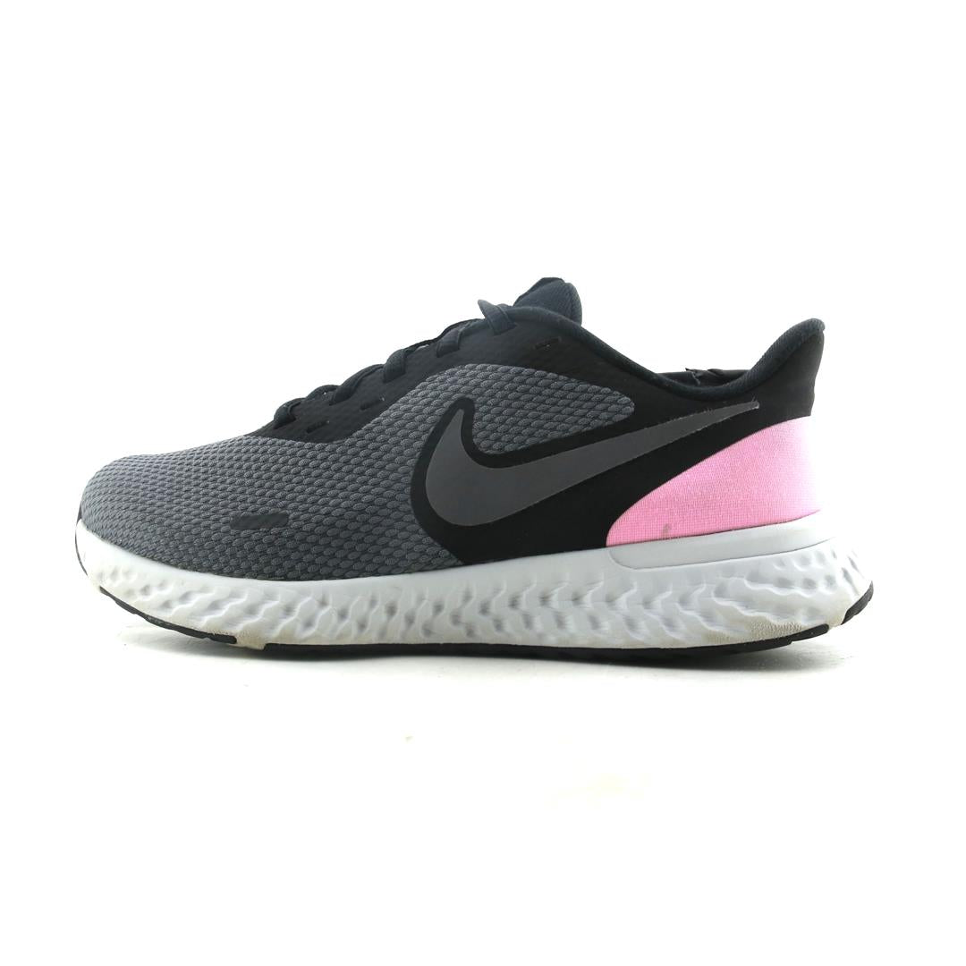 NIKE REVOLUTION 5