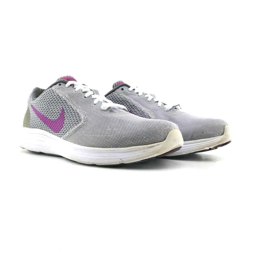 NIKE REVOLUTION 3