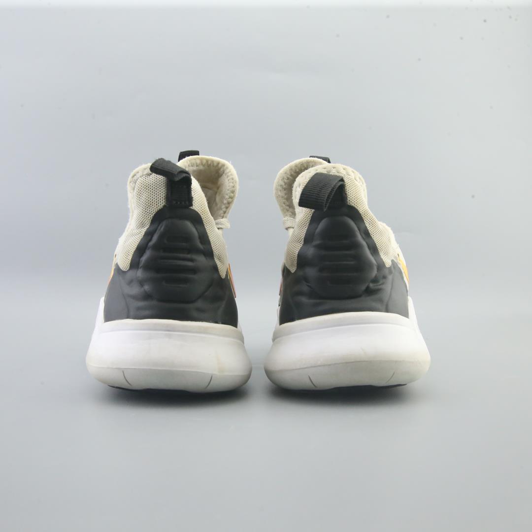 NIKE FREE TR 8