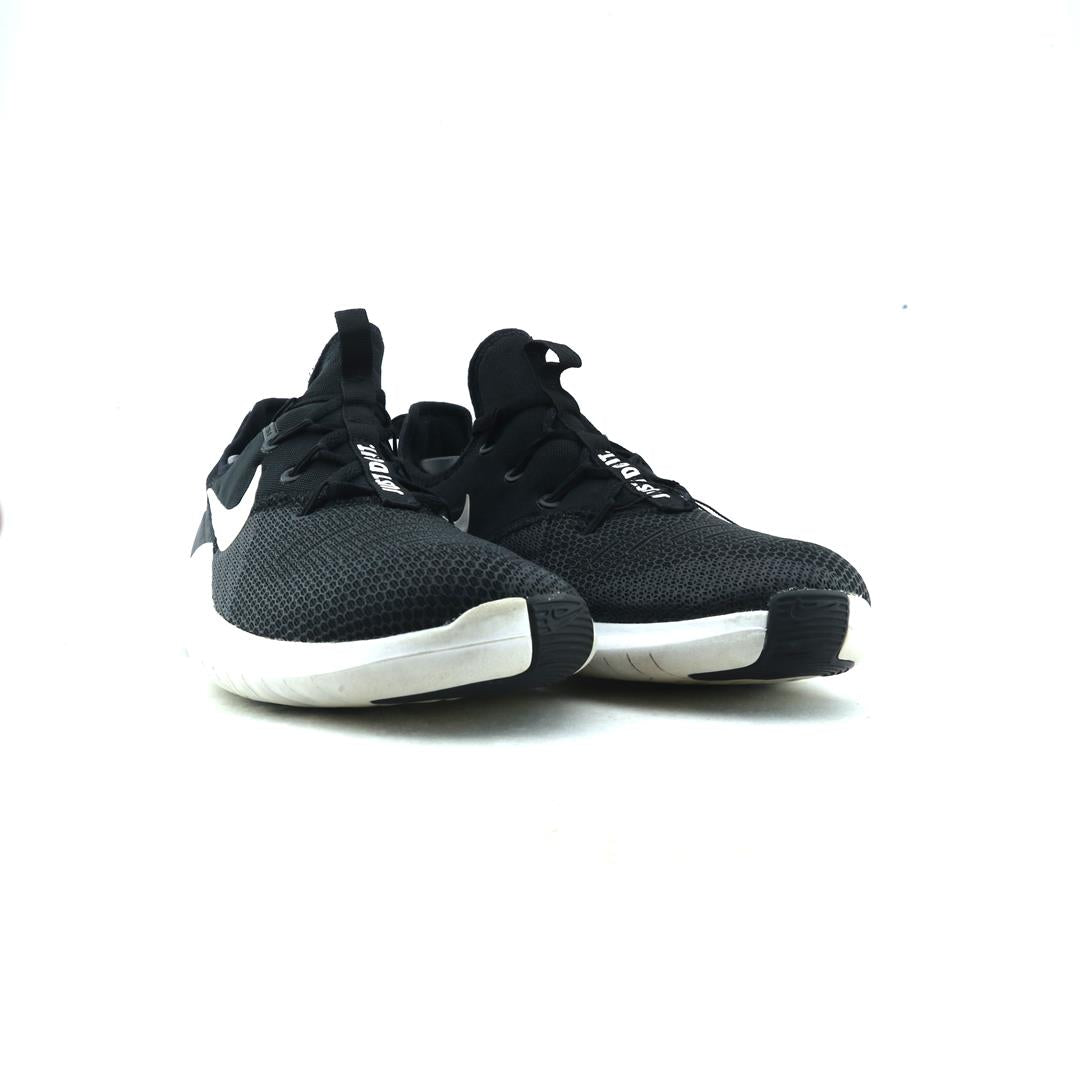 NIKE FREE TR 8