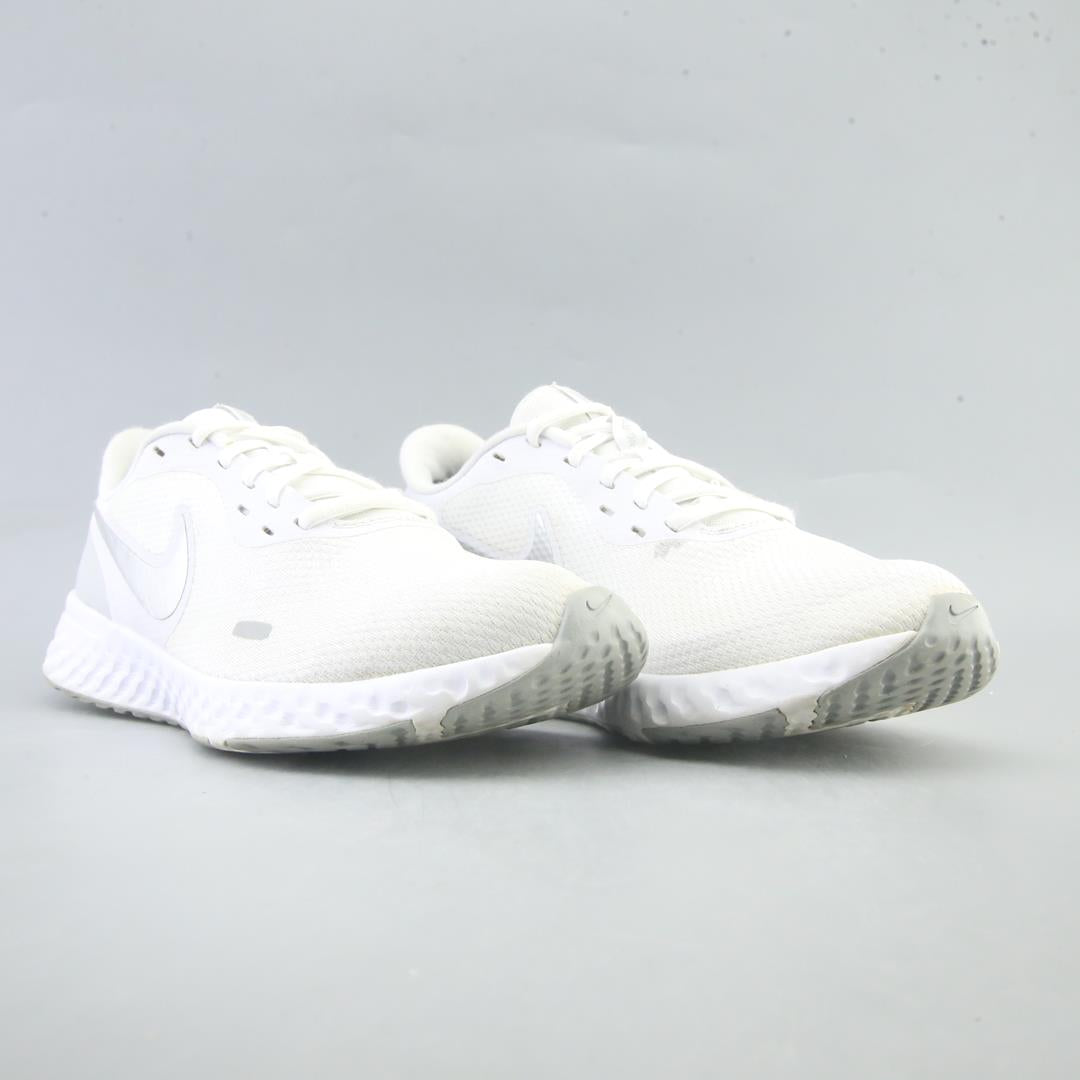 NIKE REVOLUTION 5