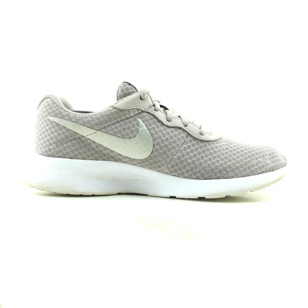 NIKE TANJUN