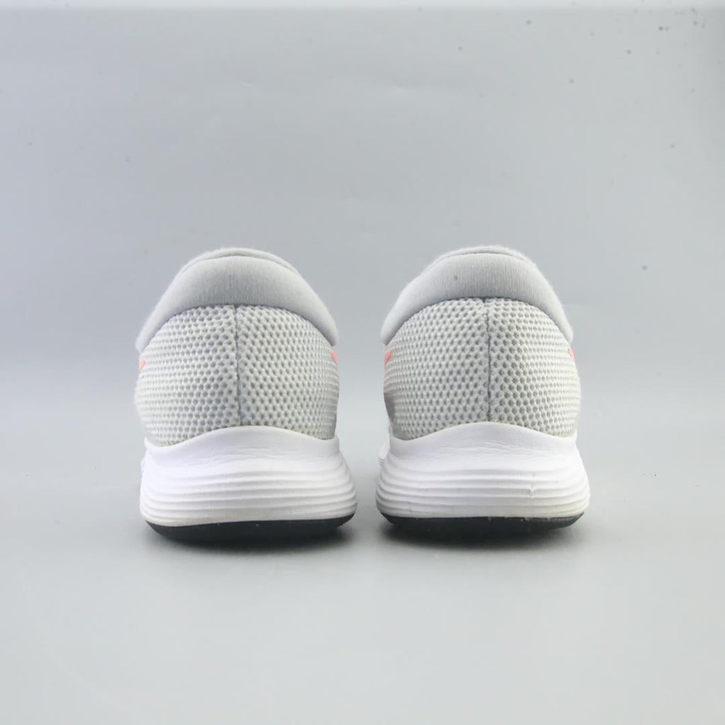 NIKE REVOLUTION 4