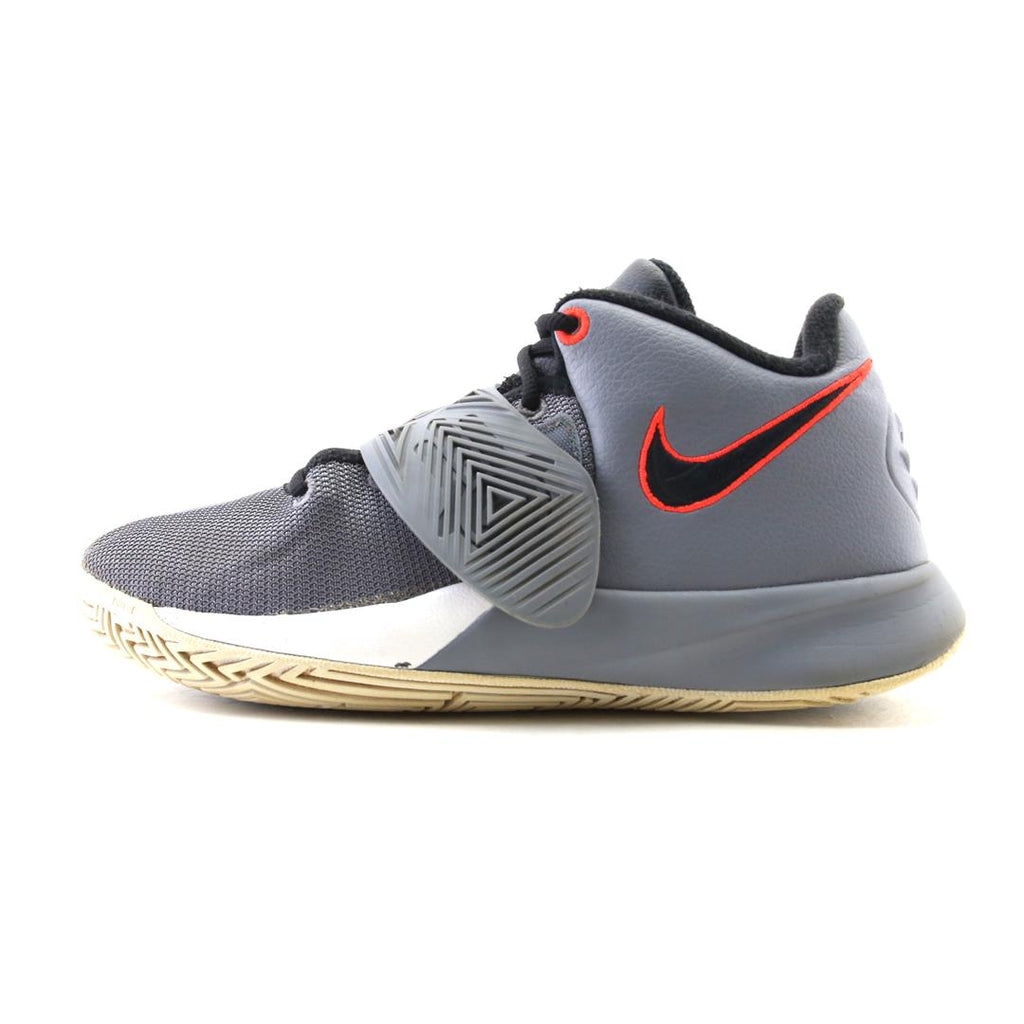 NIKE  KYRIE FLYTRAP 3