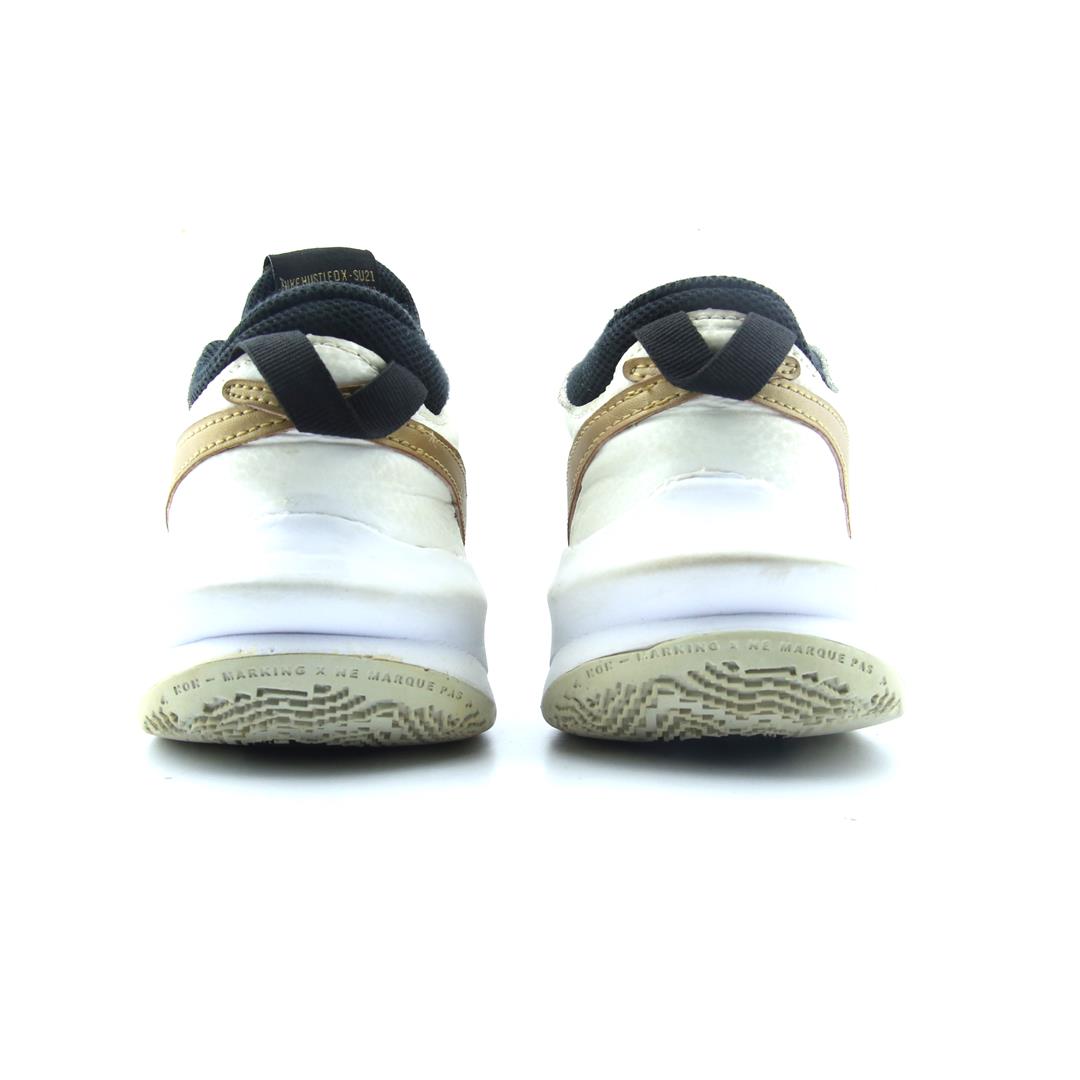 NIKE TEAM HUSTLE D 10