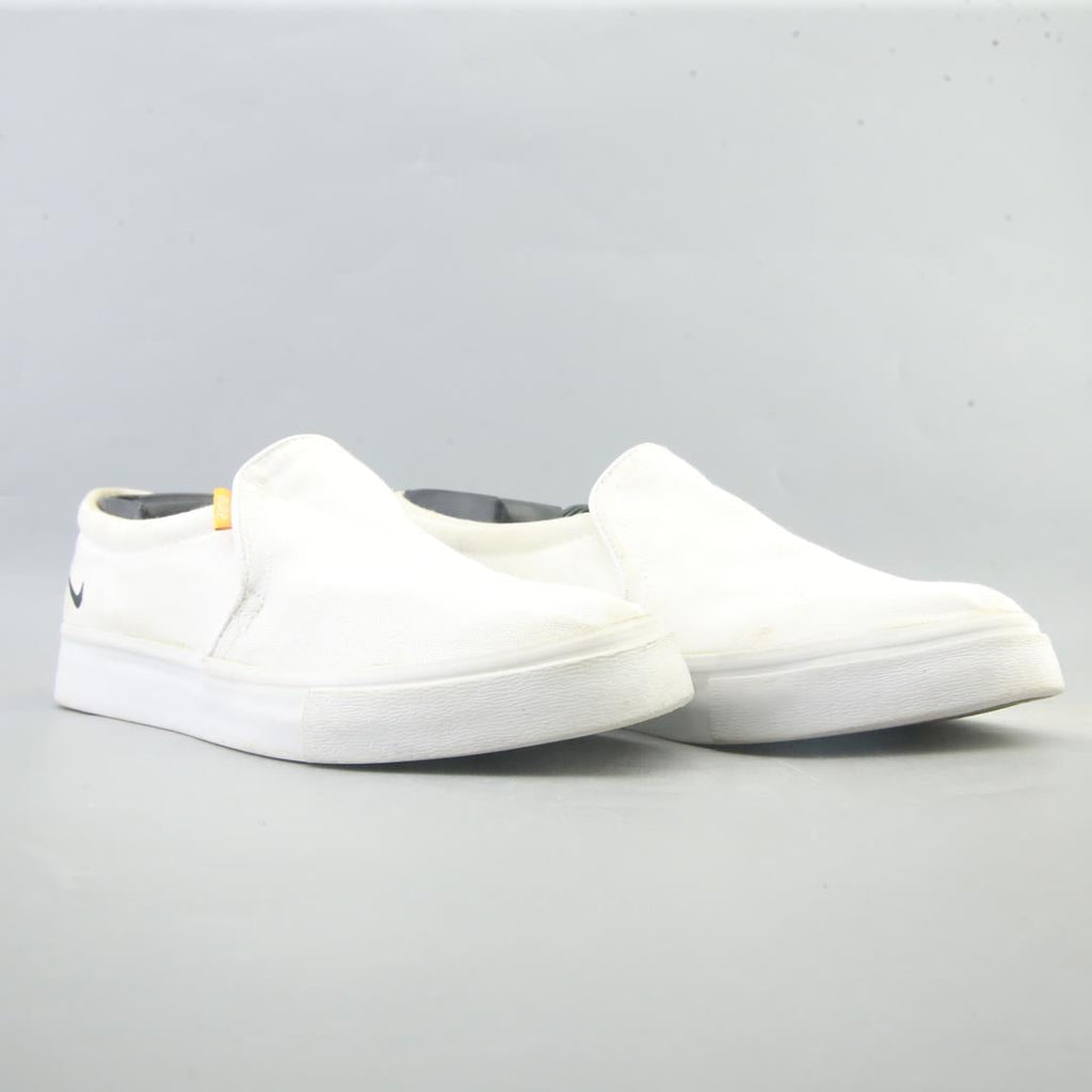 NIKE COURT ROYALE