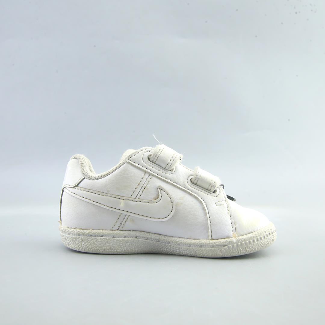 NIKE COURT ROYALE