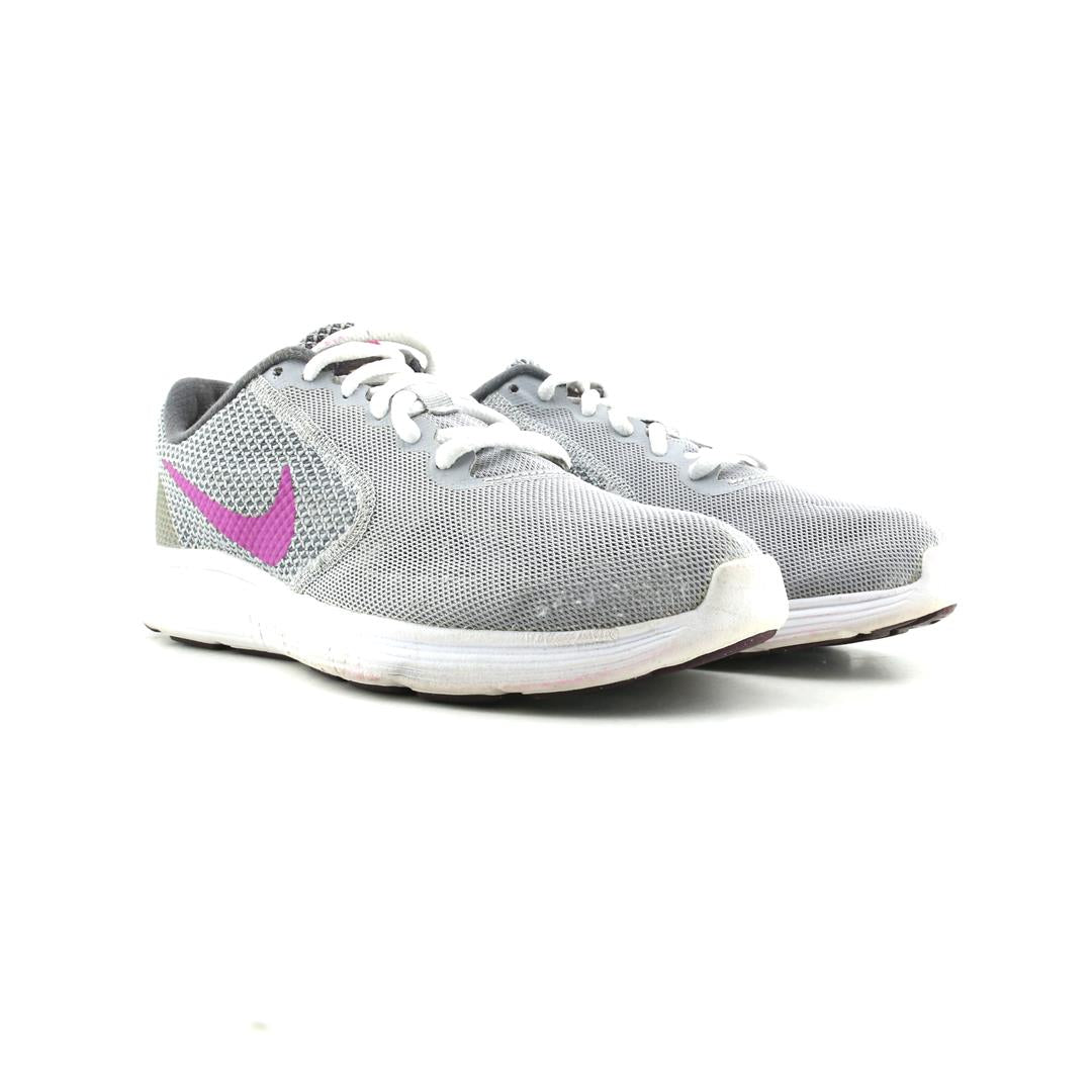 NIKE REVOLUTION 3