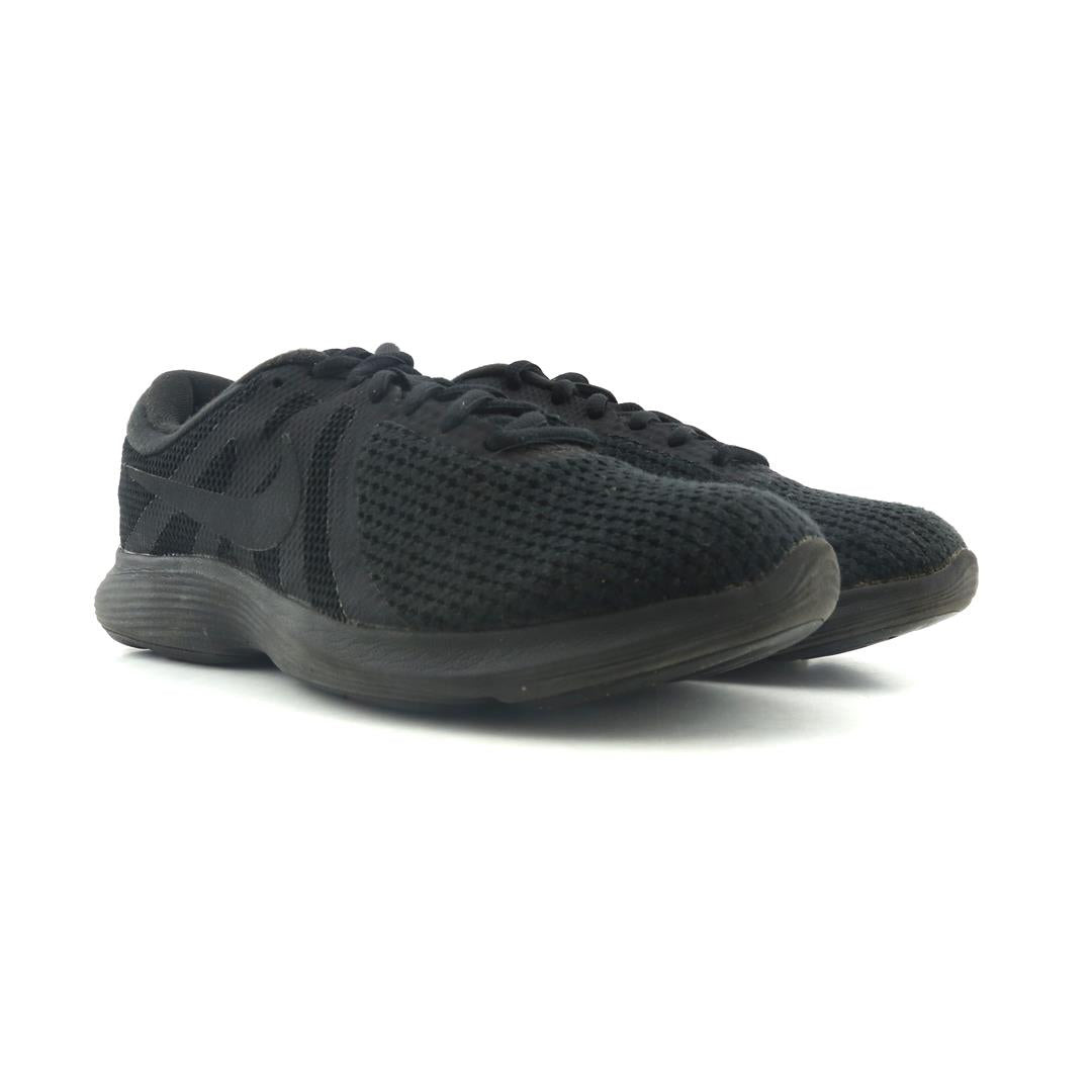 NIKE REVOLUTION 4