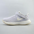 NIKE REVOLUTION 5