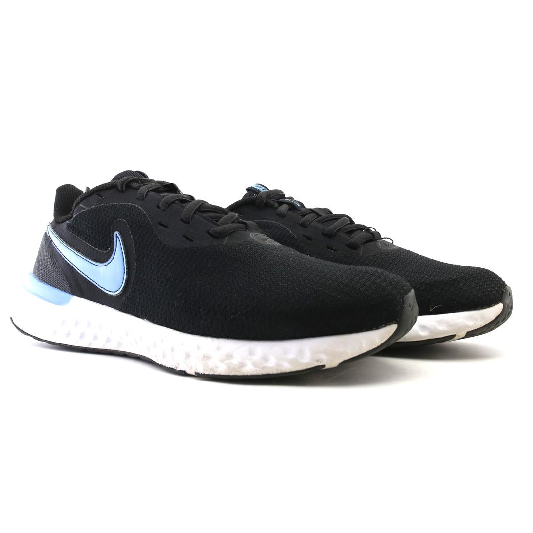 NIKE REVOLUTION 5