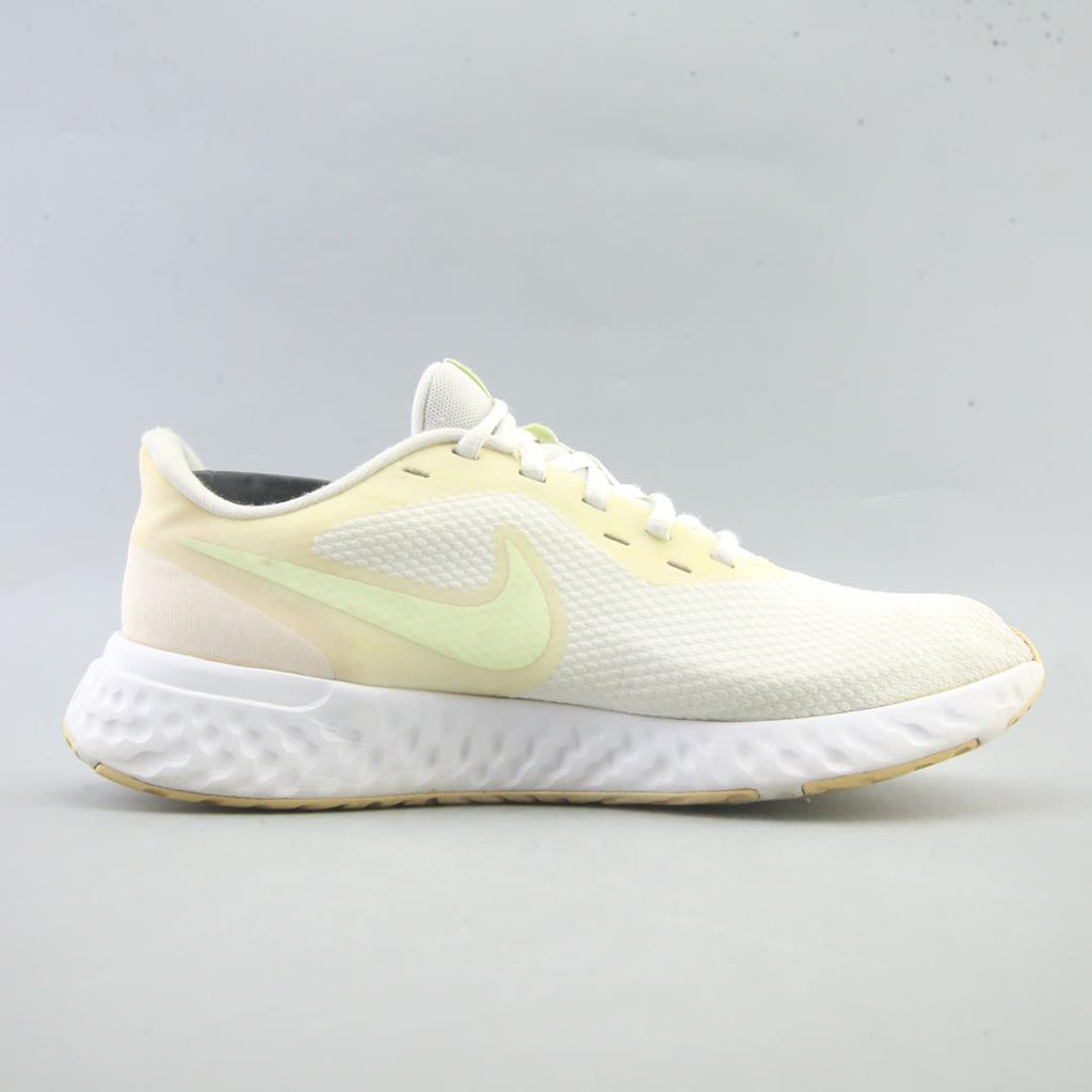 NIKE REVOLUTION 5