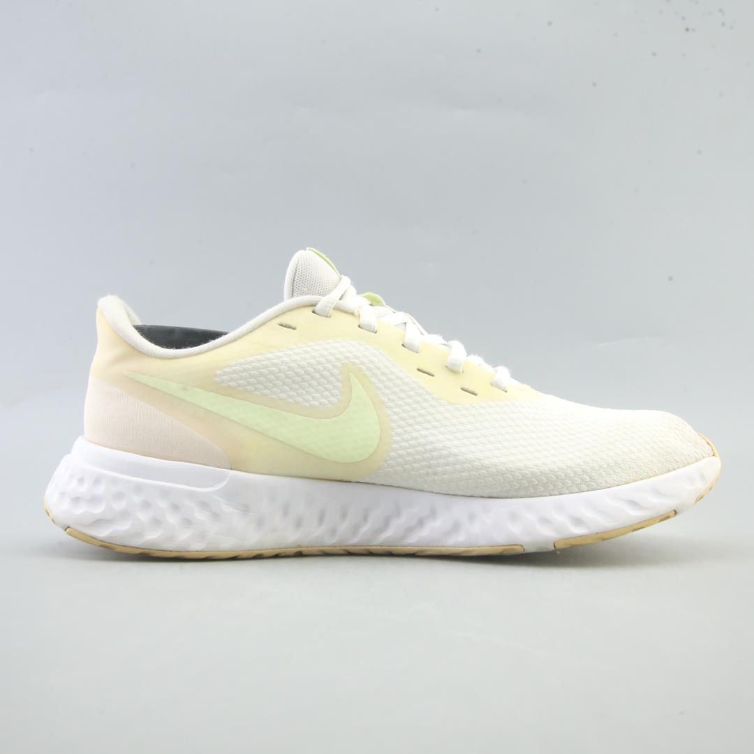 NIKE REVOLUTION 5