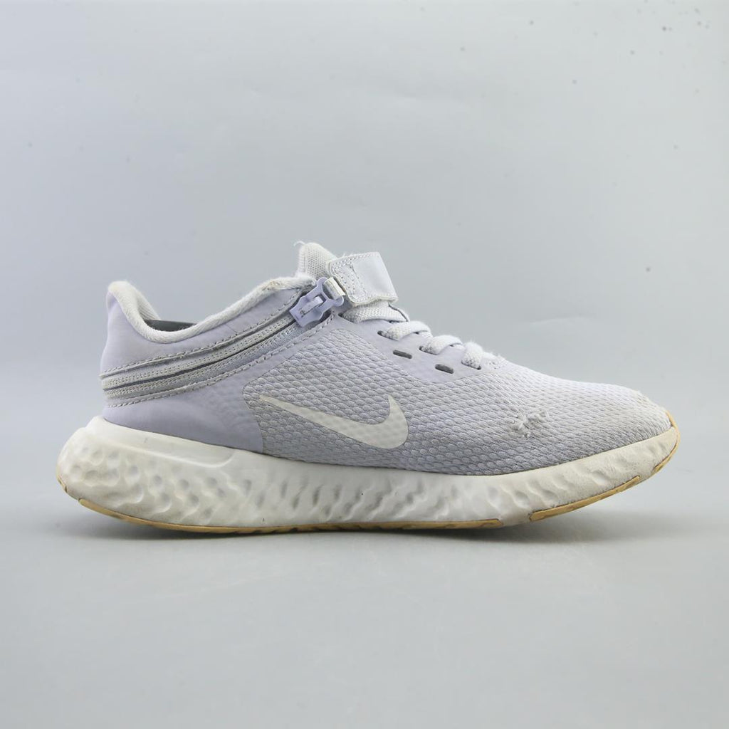 NIKE REVOLUTION 5