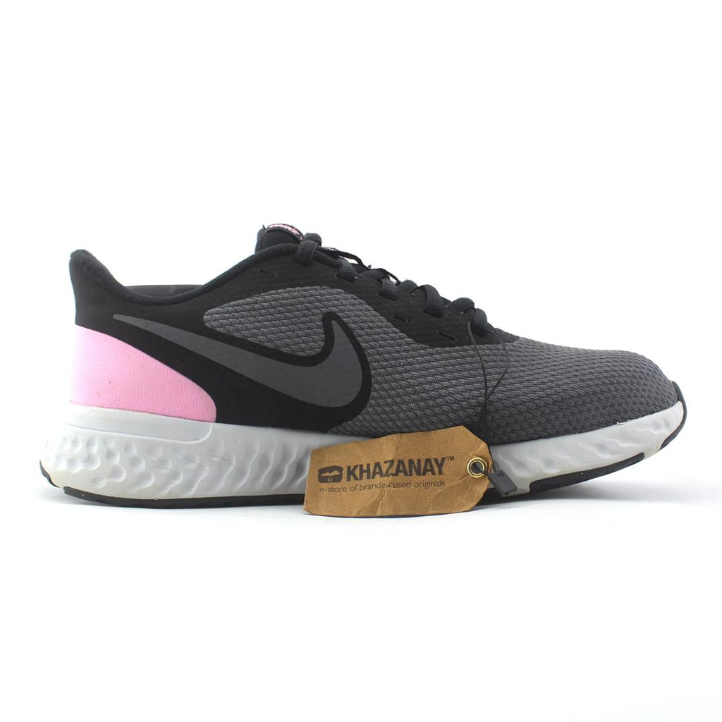 NIKE REVOLUTION 5