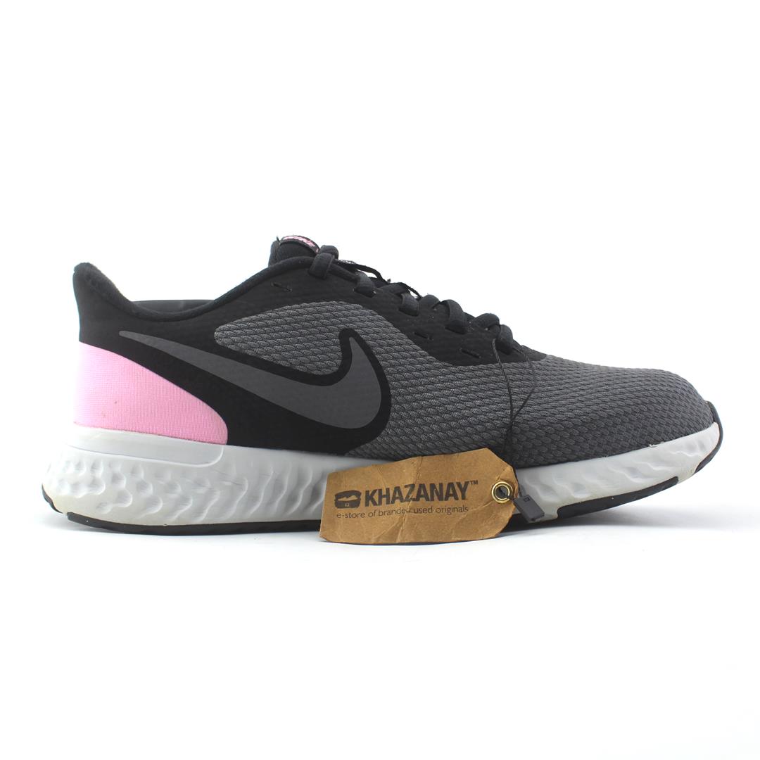 NIKE REVOLUTION 5