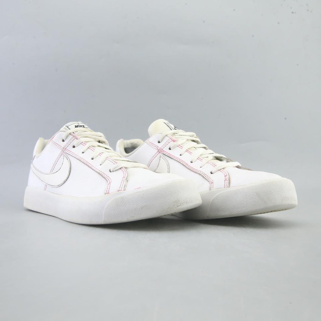NIKE COURT ROYALE