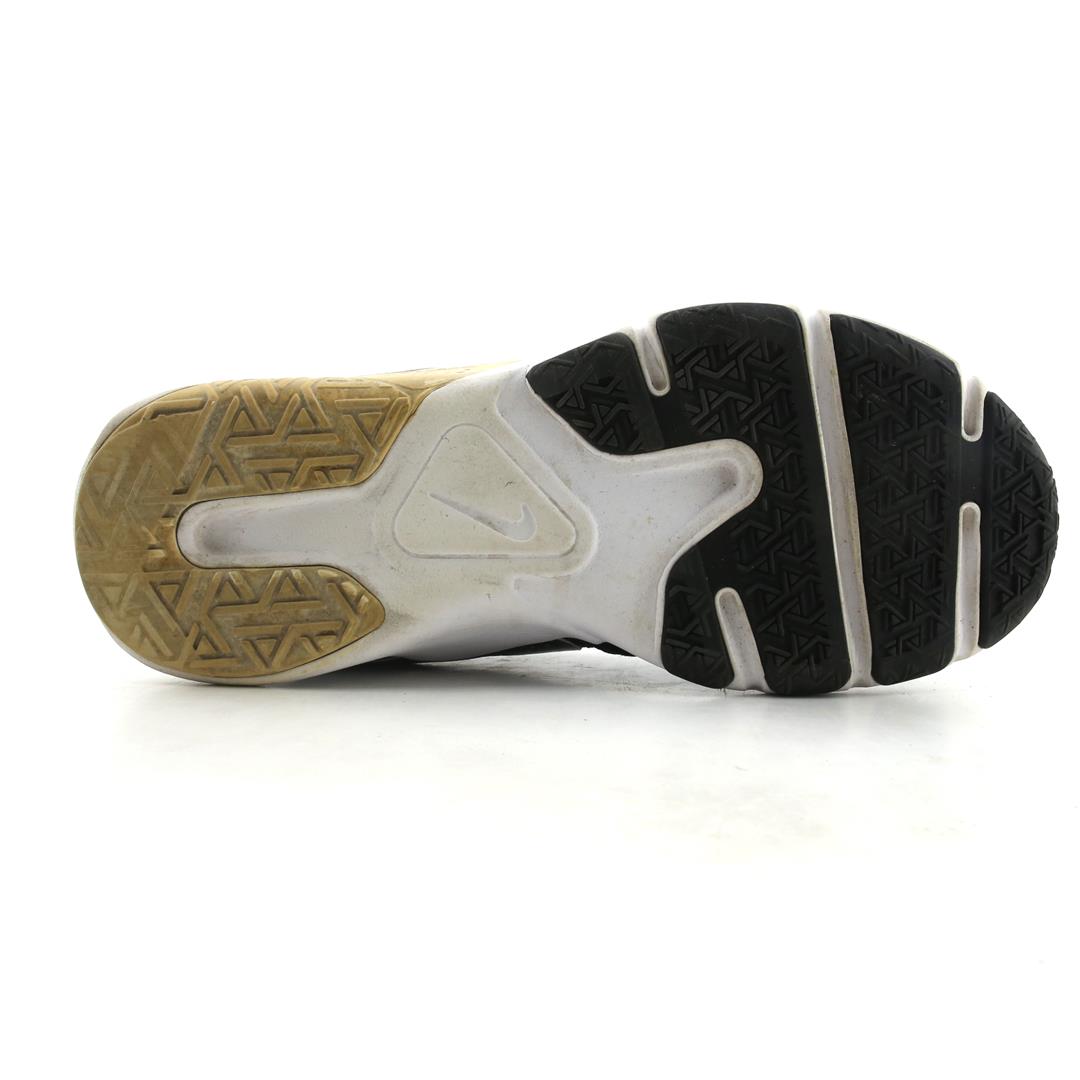 NIKE  LEGEND ESSENTIAL 2