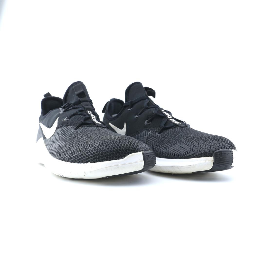 NIKE FREE TR 8