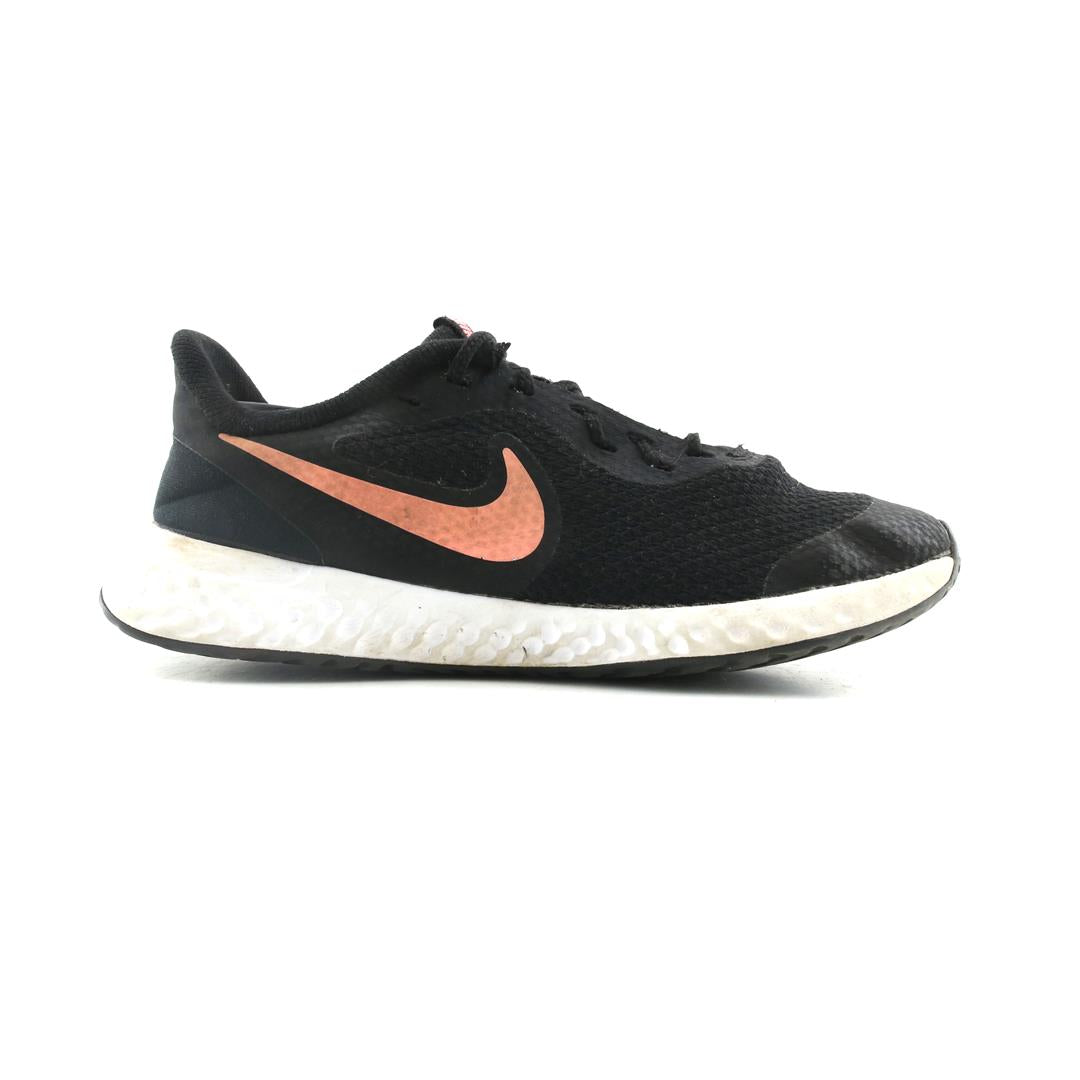 NIKE REVOLUTION 5