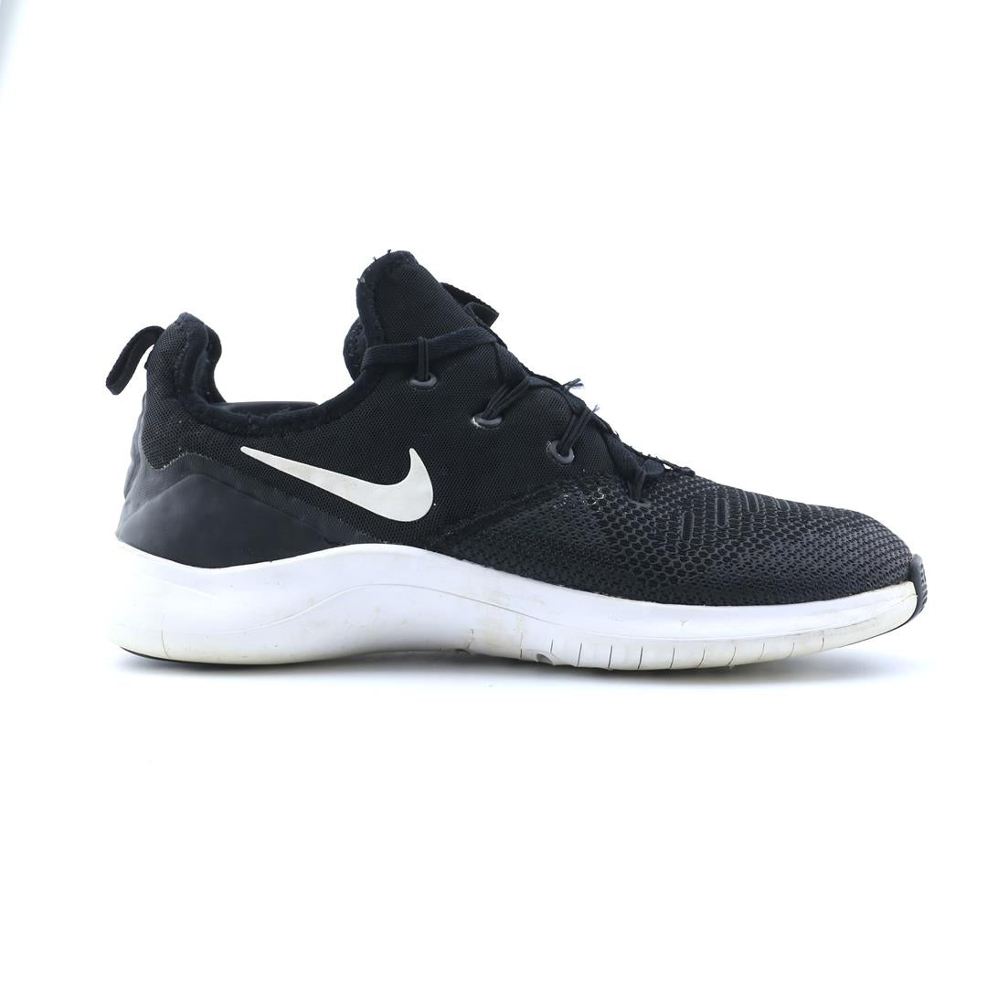 NIKE FREE TR 8