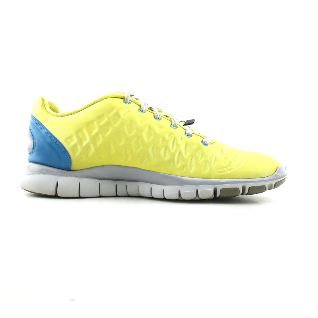 NIKE  FREE TR FIT
