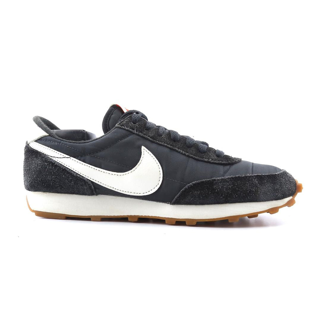 NIKE  DAYBREAK