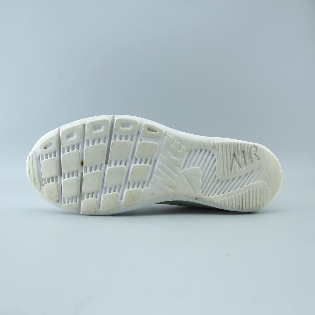 NIKE AIR MAX OKETO