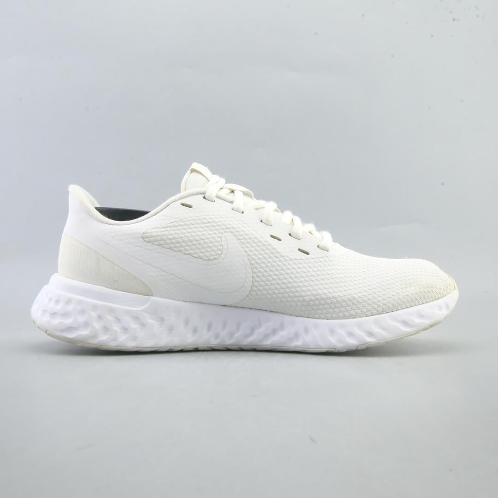 NIKE REVOLUTION 5