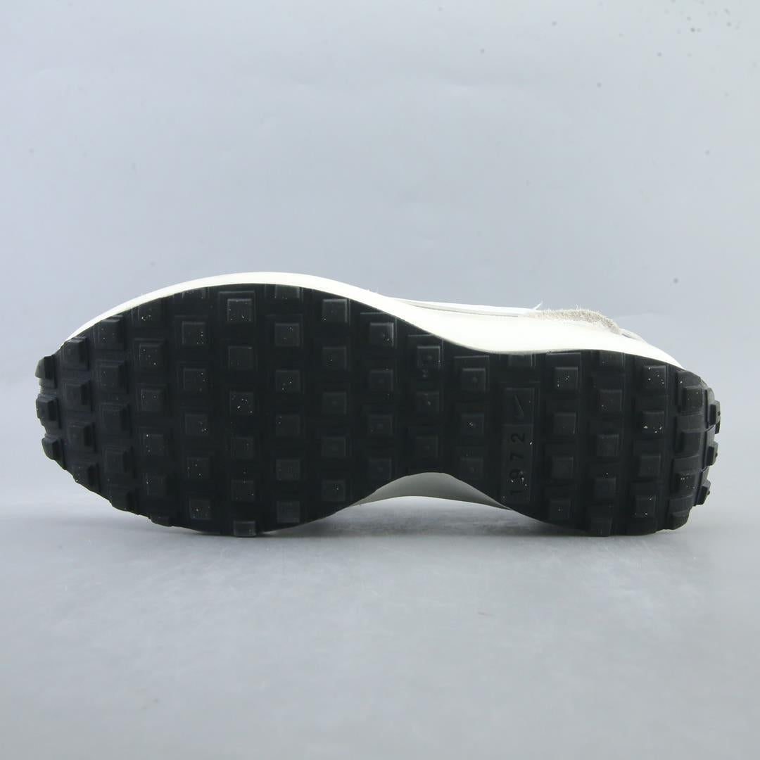 NIKE WAFFLE DEBUT