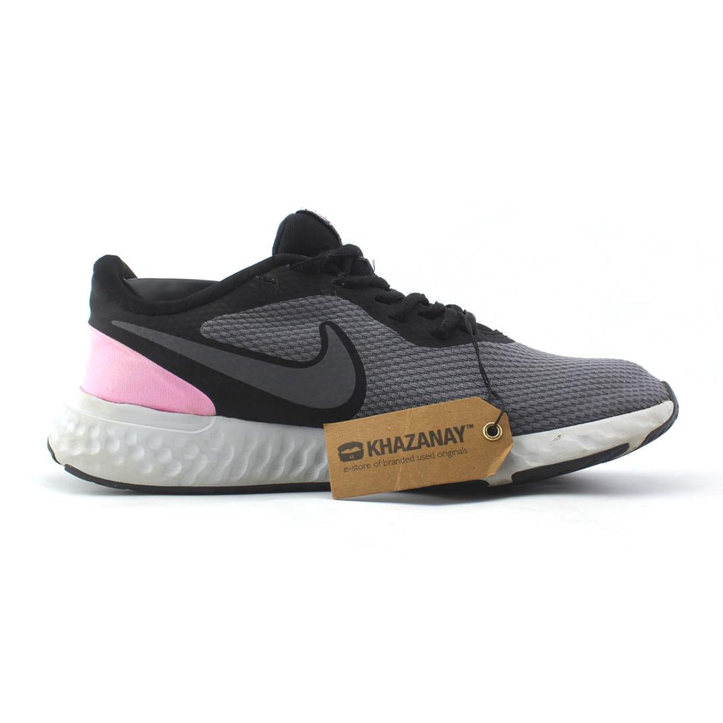 NIKE REVOLUTION 5