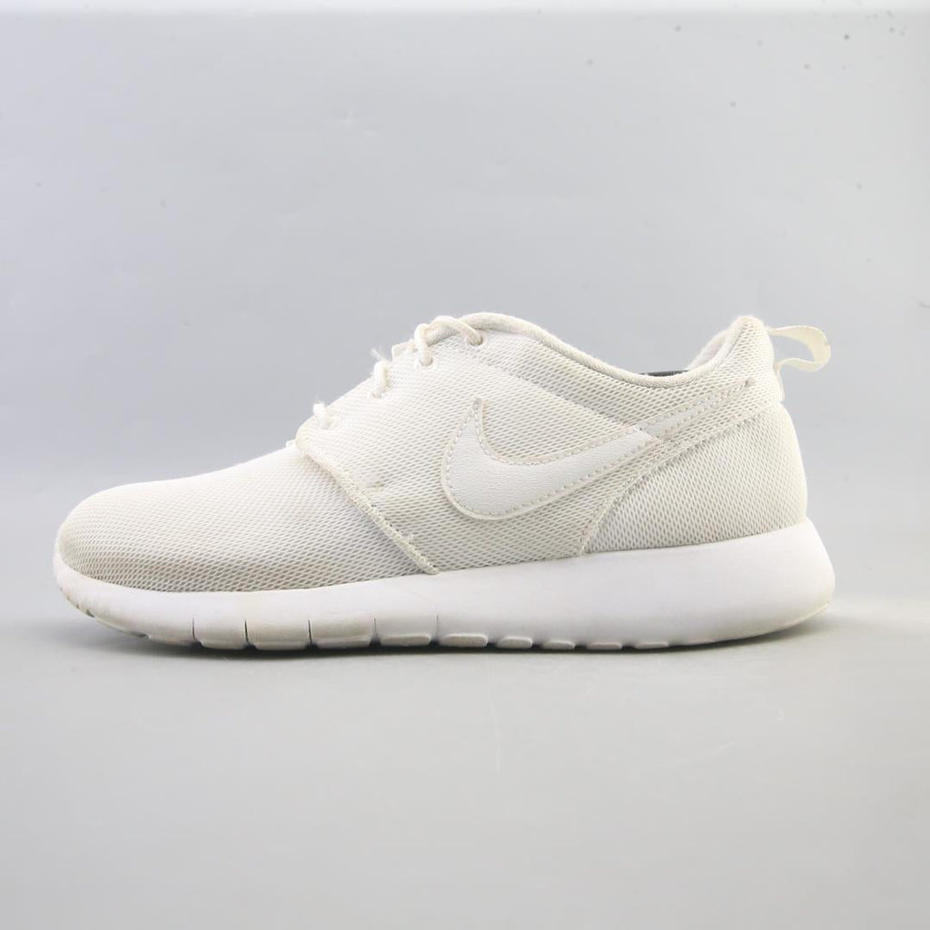 NIKE ROSHE ONE