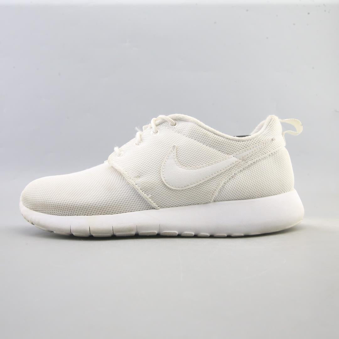 NIKE ROSHE ONE