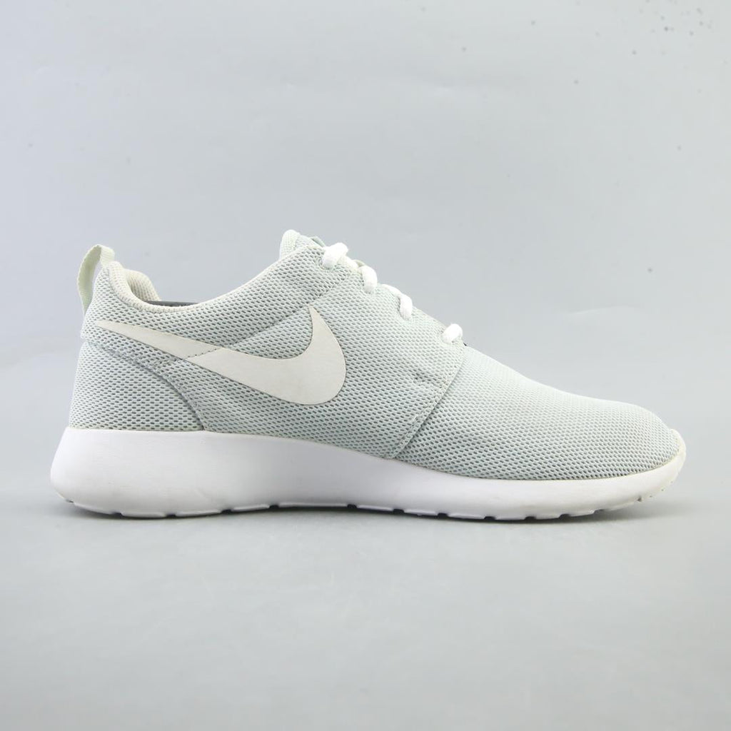 NIKE ROSHE ONE
