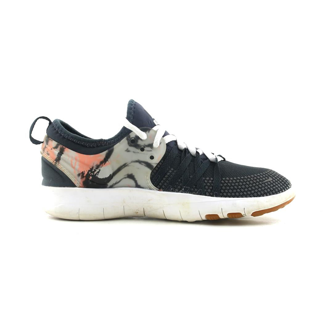 NIKE  FREE TR 7