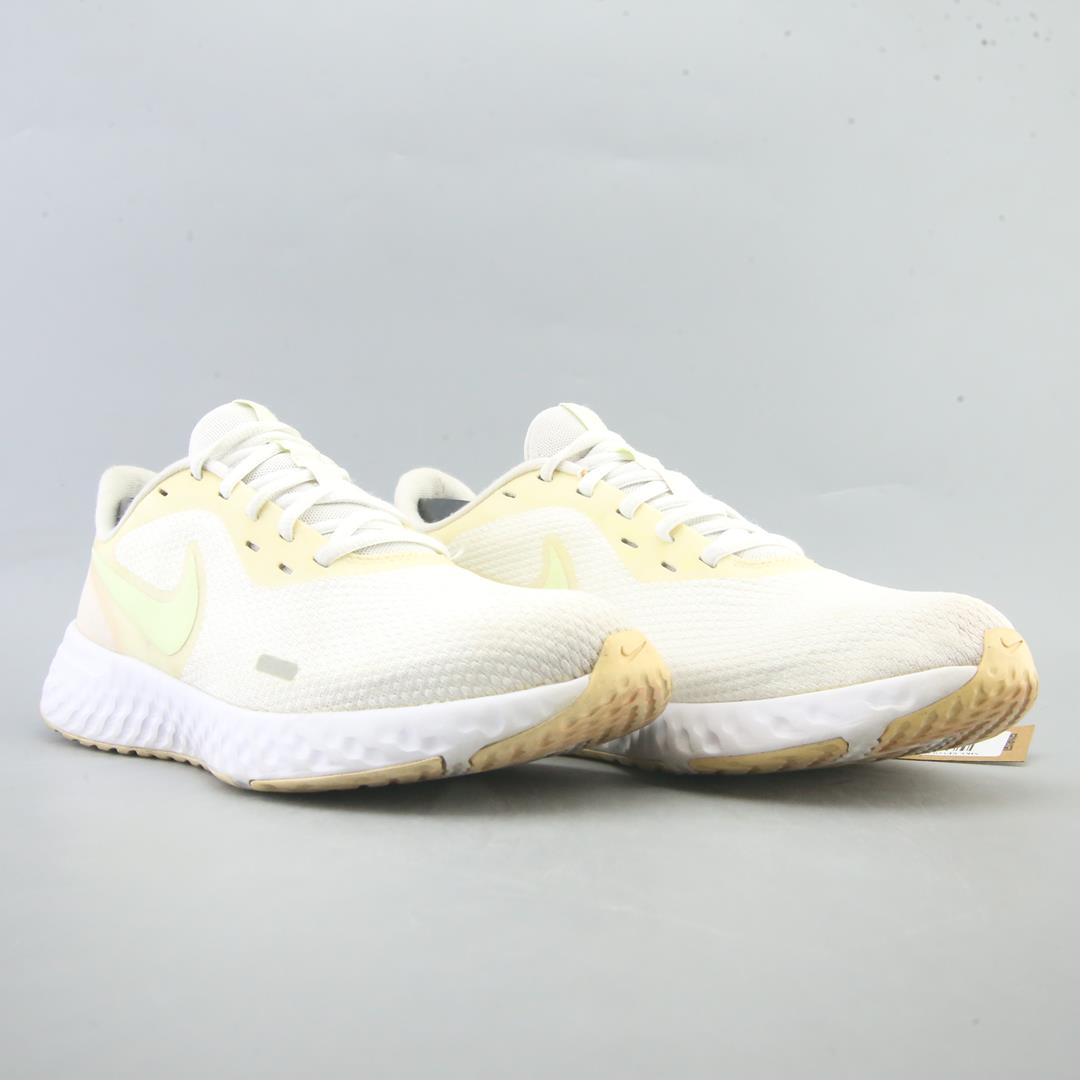 NIKE REVOLUTION 5