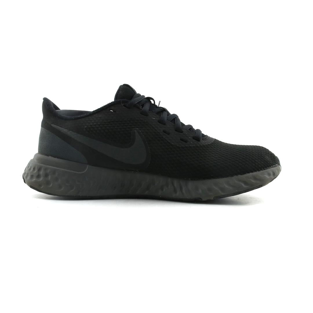 NIKE REVOLUTION 5