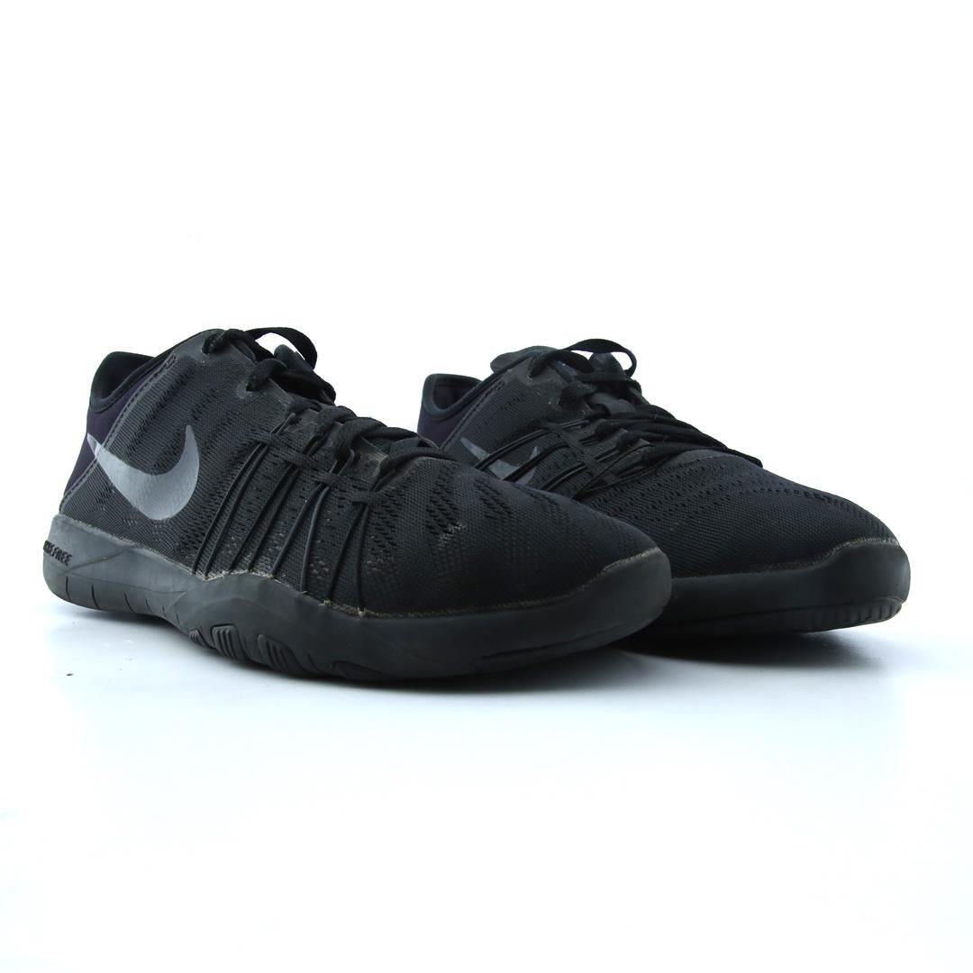 NIKE FREE TR 6