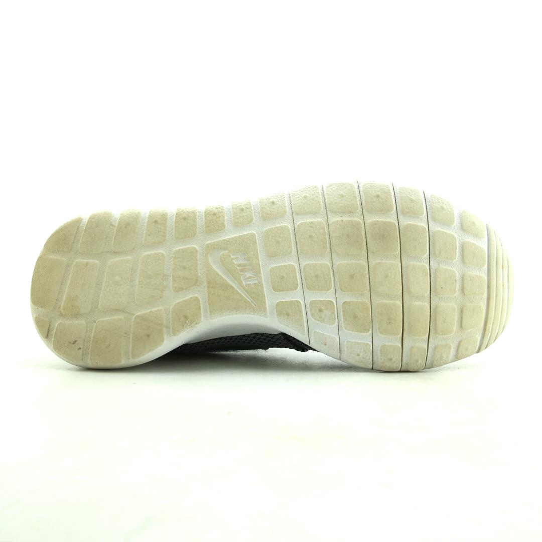 NIKE ROSHE ONE