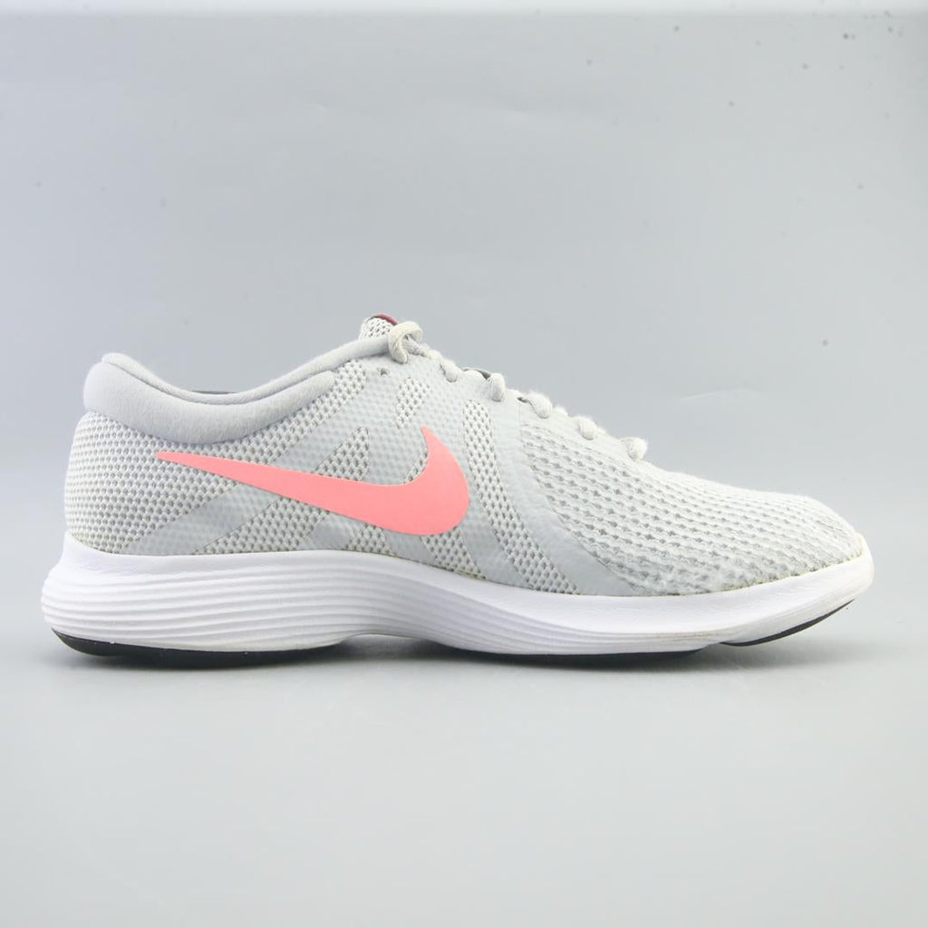 NIKE REVOLUTION 4