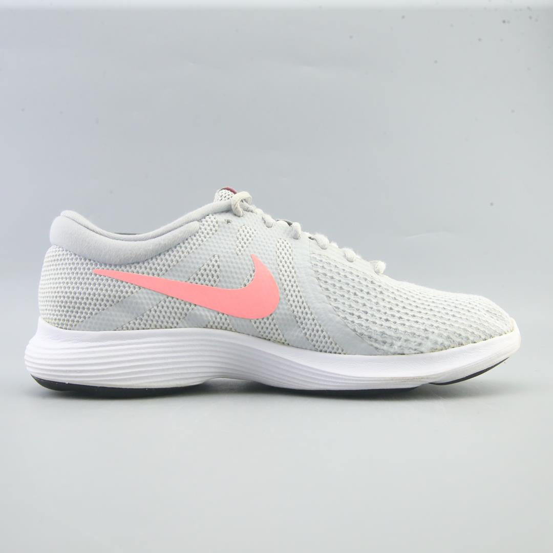 NIKE REVOLUTION 4