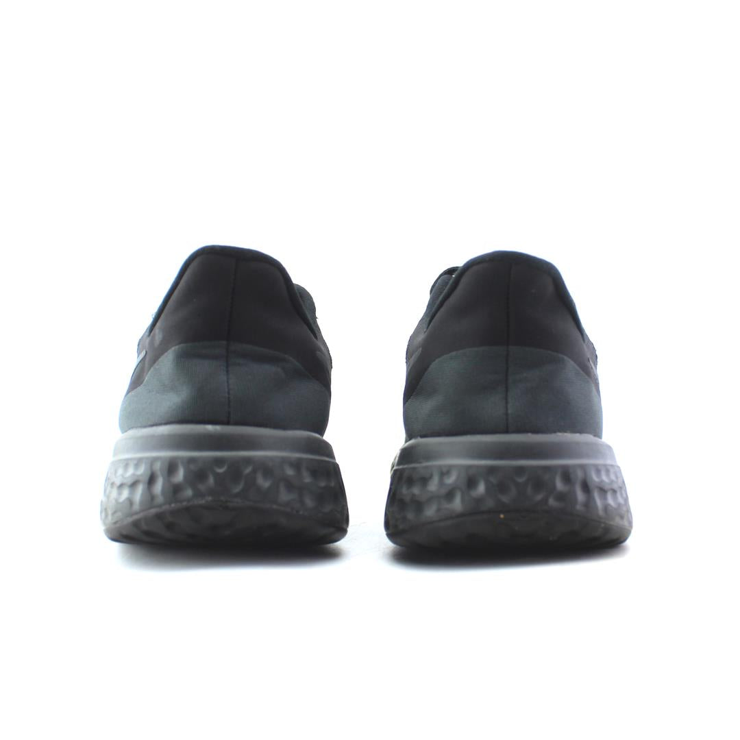NIKE REVOLUTION 5